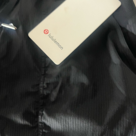 Lulu lemon joggers new with tags. Size 4 - Picture 6 of 6